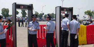 使用安檢門時的注意事項